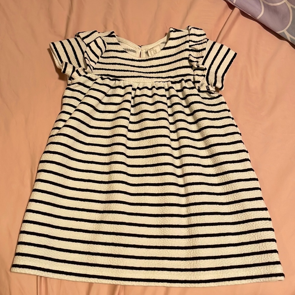 H&M ruffle sleeve dress in black and cream stripe size 12-18